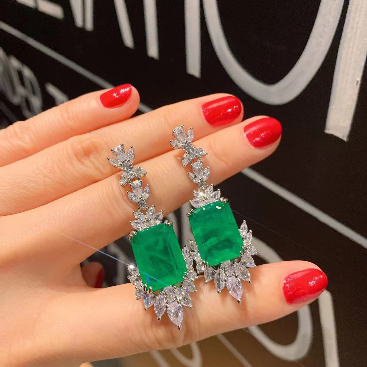 Zirconia crystal earrings for women green and whilte