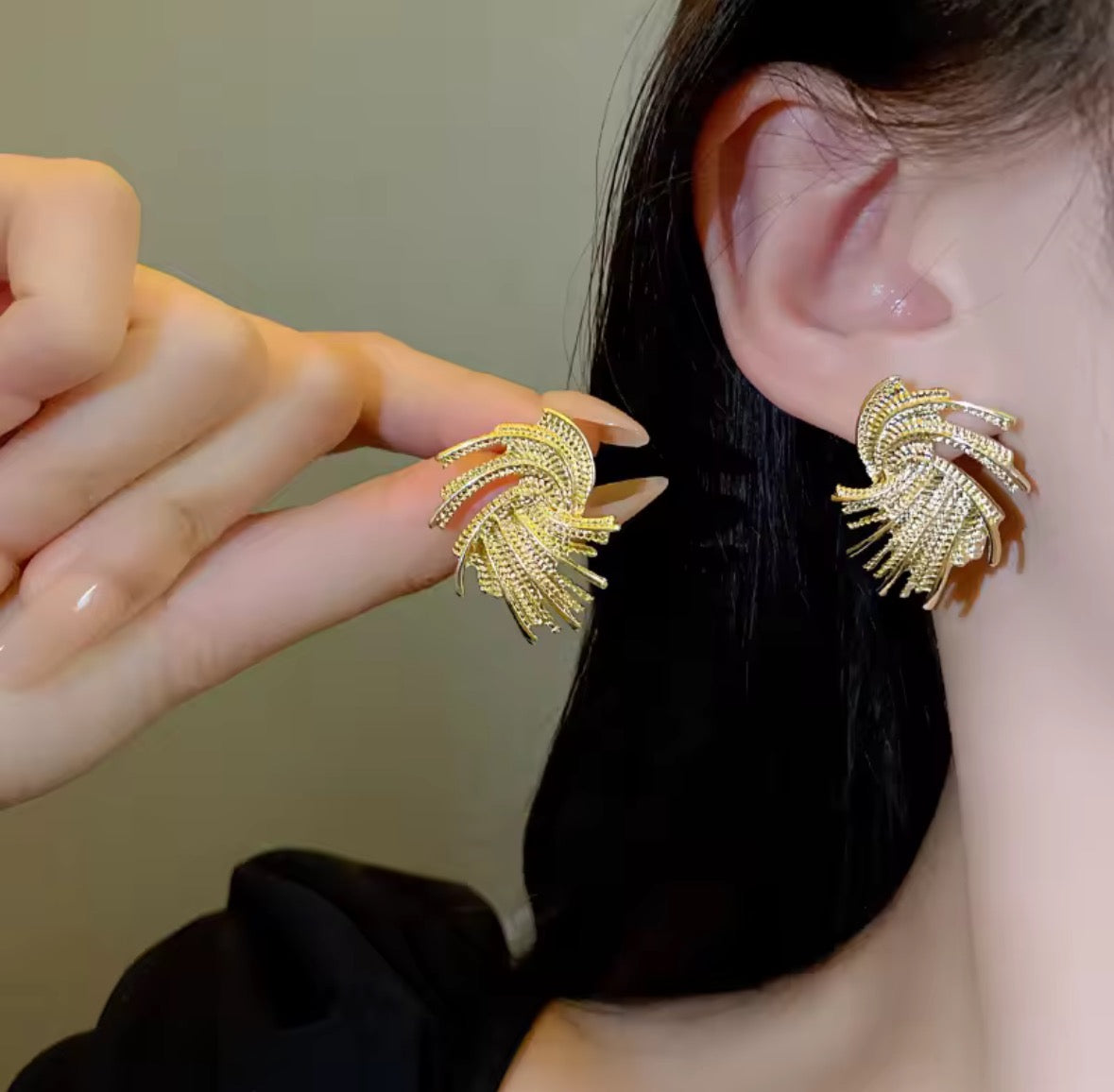 Gold pokey earrings