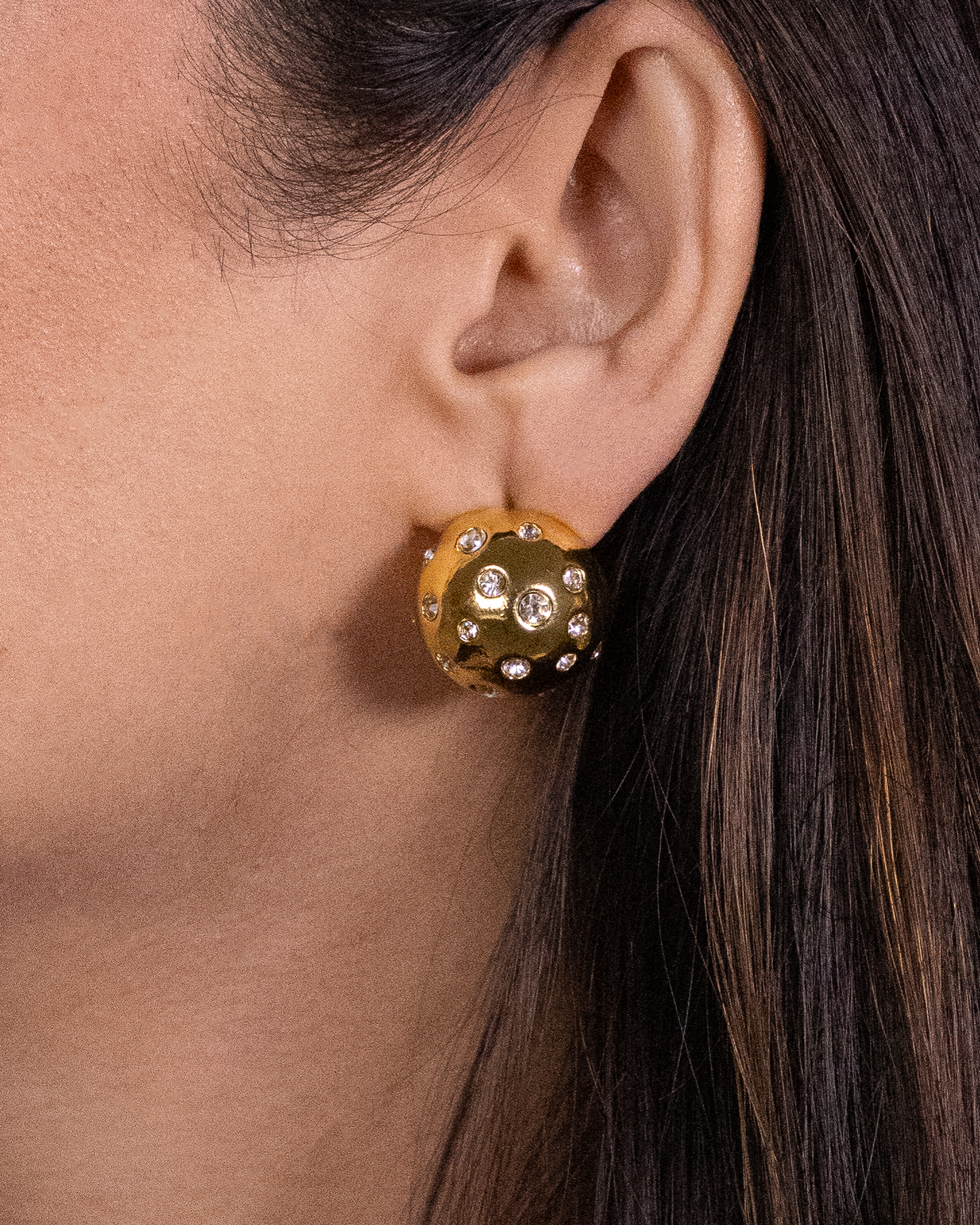 Round gold with white stone stud earrings