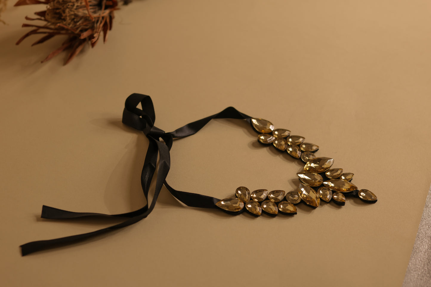 Tie necklace collar yellow 